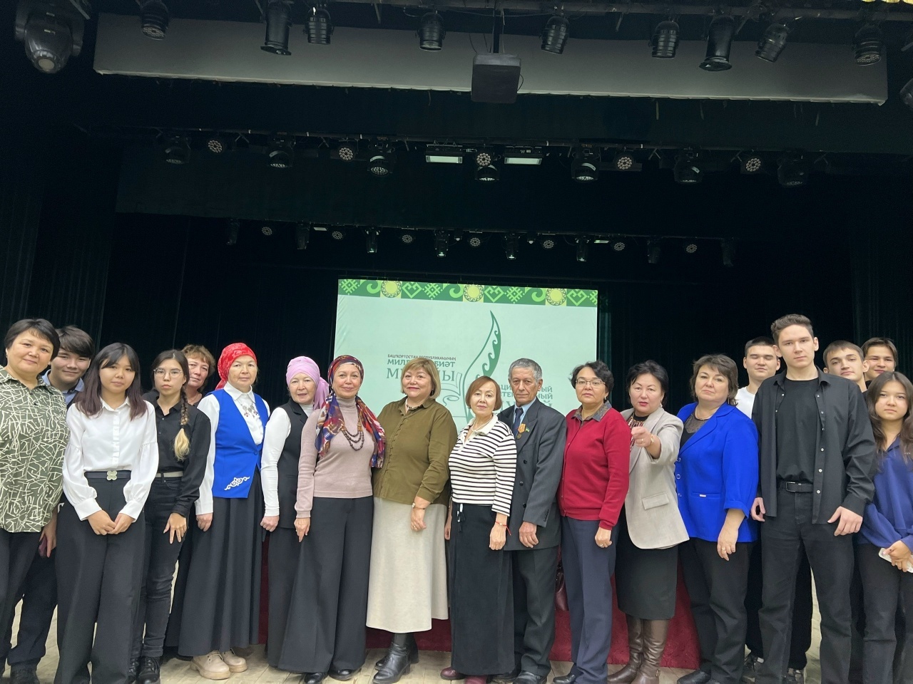 Балалар шиғыр ярата