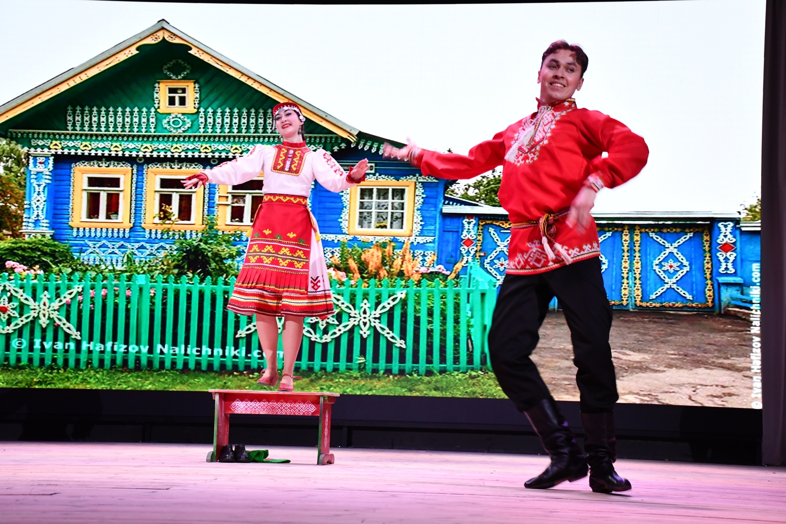 Раян Алтыншинға кем тай бүләк итте?