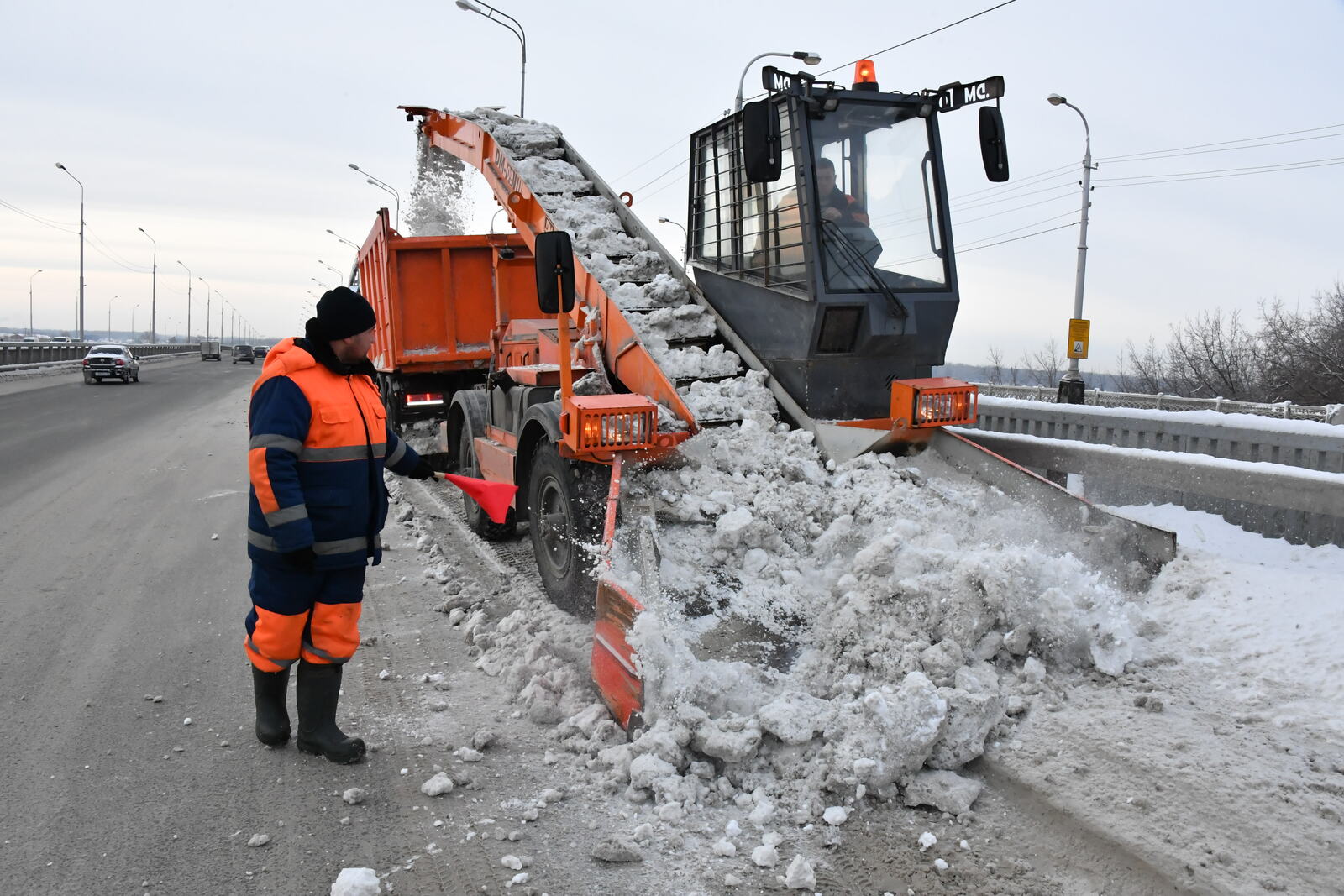 Ҡар, һәр ваҡыттағыса, һис көтмәгәндә яуҙы...