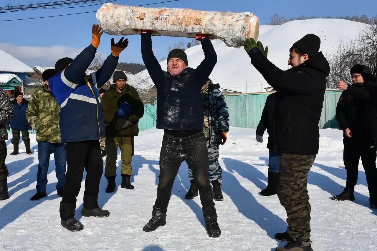 Ауыл батырҙары машина ла һөйрәне, бүрәнә лә күтәрҙе