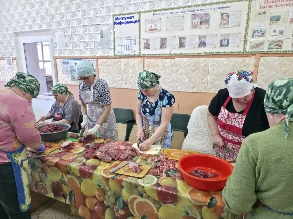 Яугирҙәргә - 200 банка быҡтырылған ит