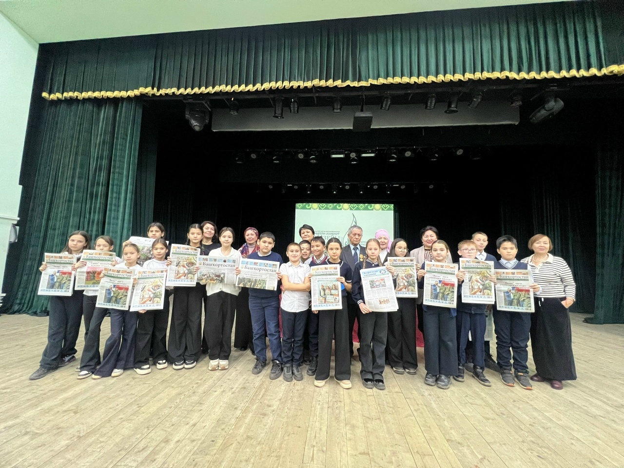 Балалар шиғыр ярата