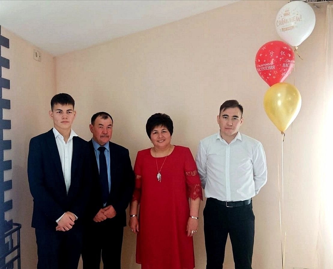 Буласаҡ уҡытыусылар тәрбиәләй