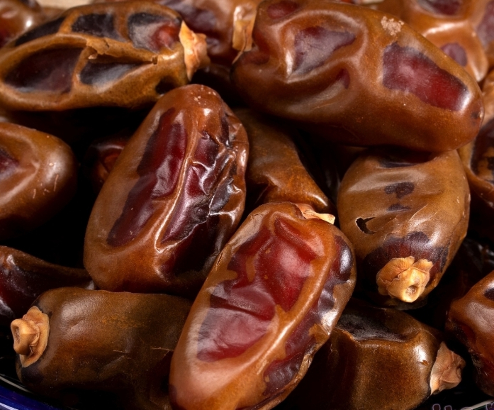 Ни өсөн яңы тыуған сабыйҙың аңҡауына финик һөртөргә кәрәк?