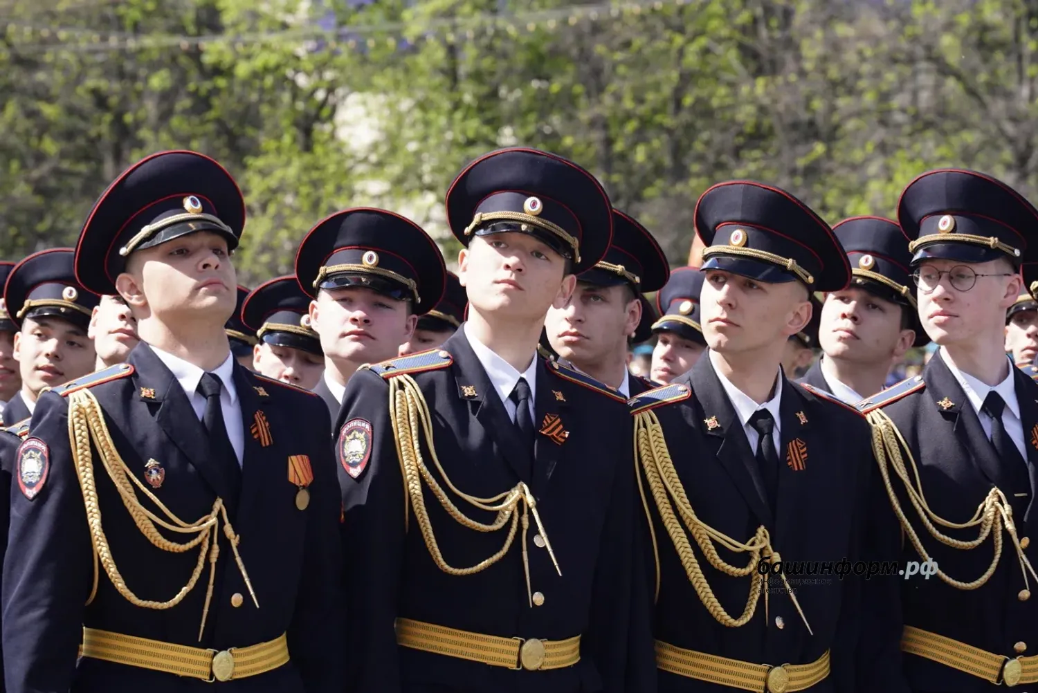 Өфөлә Еңеү парады үтте