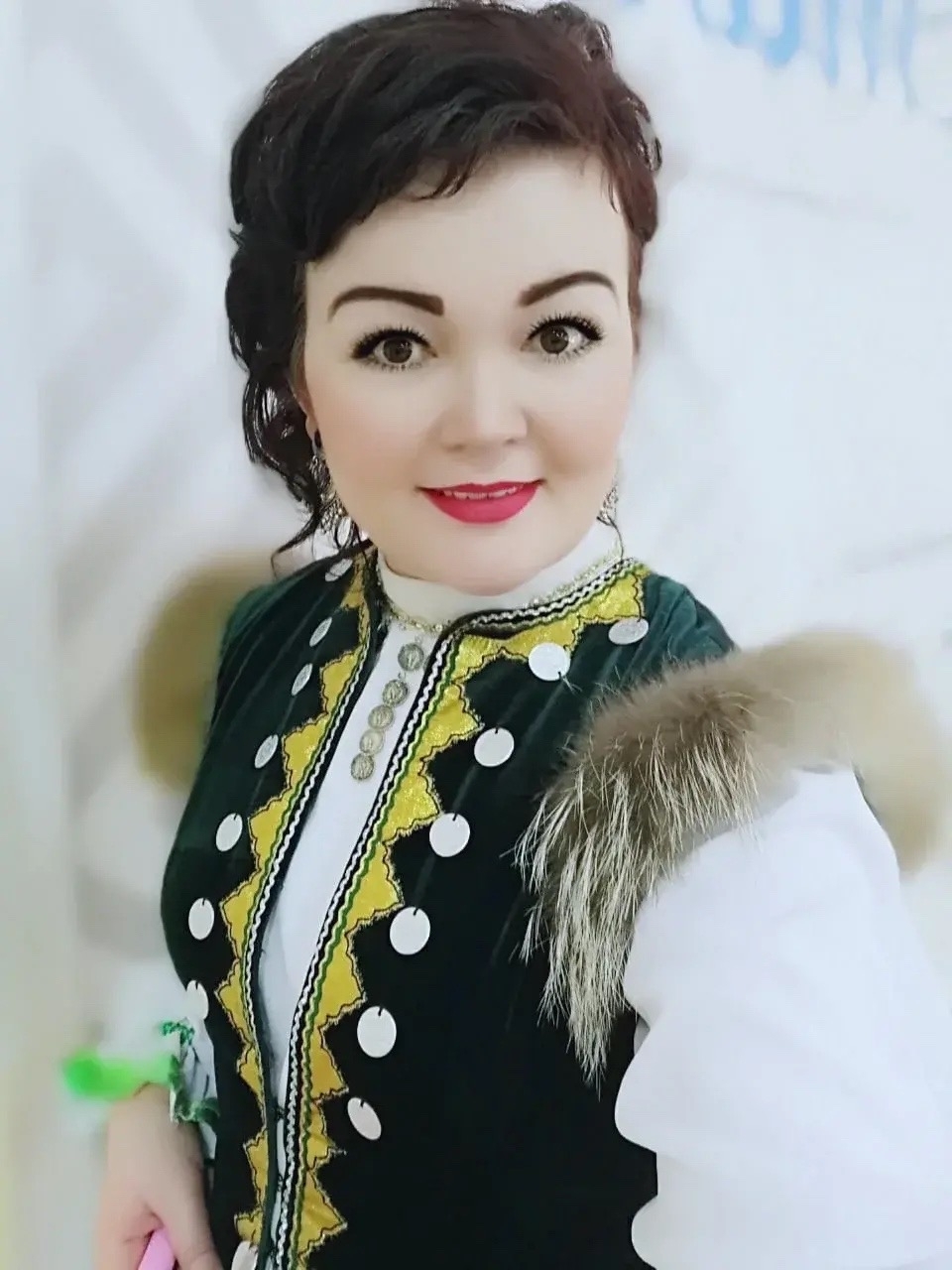 Асҡын гүзәлен ҡаршы алығыҙ!