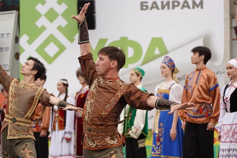 Китап байрамы гөрләй