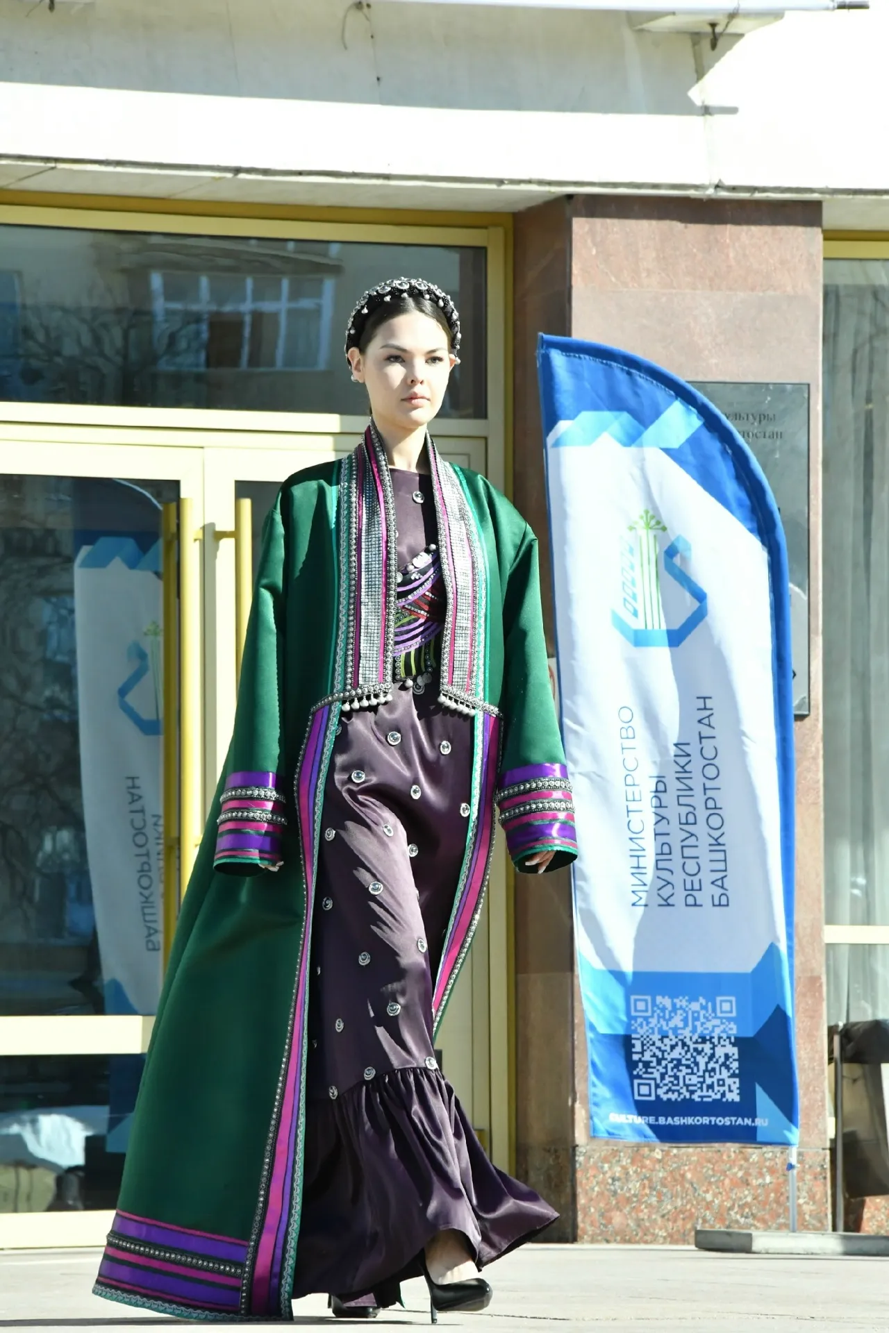 Күп милләт вәкилдәрен бергә тупланы