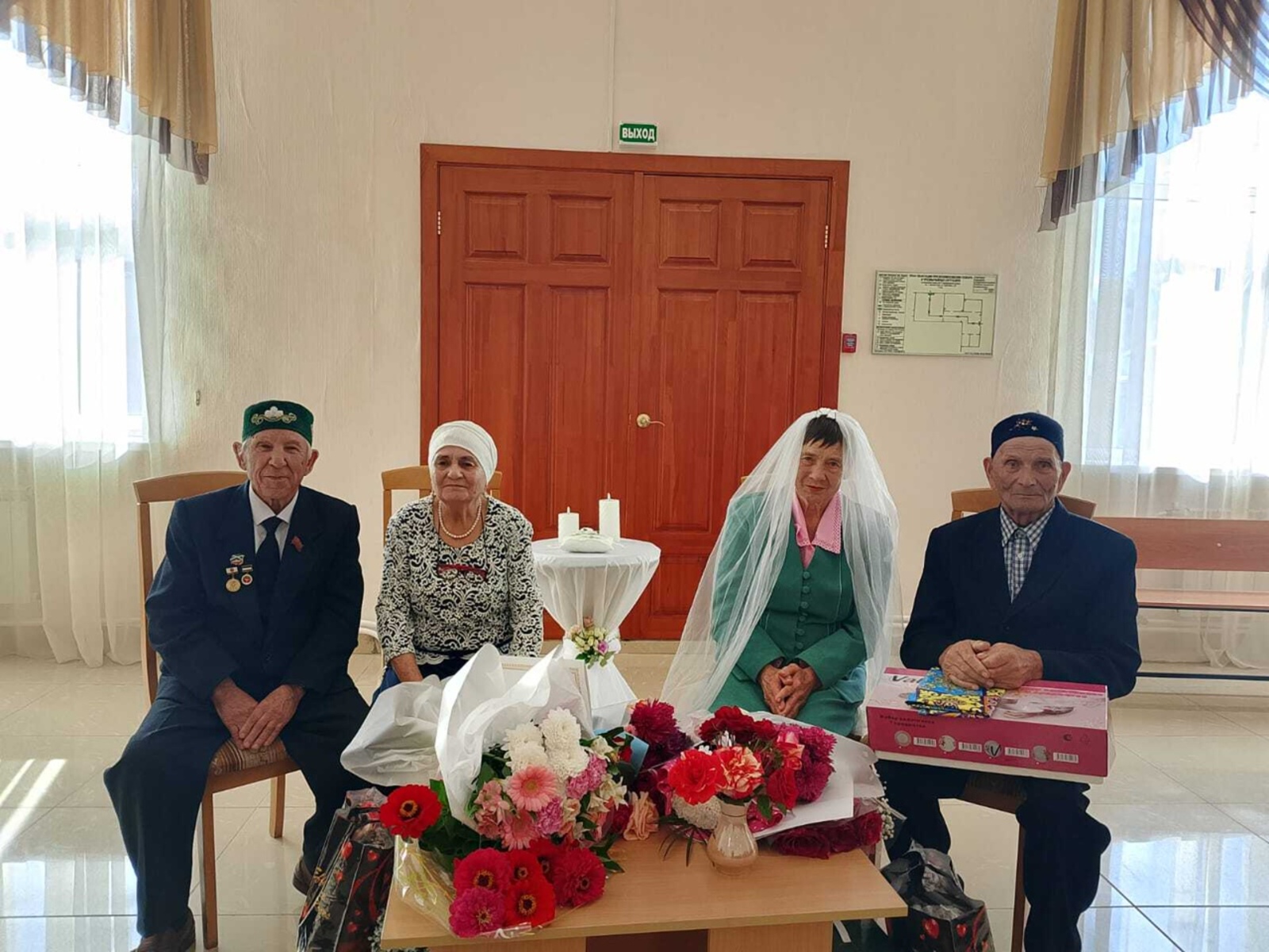 Ғашиҡтар йәнә ҡулға-ҡул тотоношоп ЗАГС залына инде