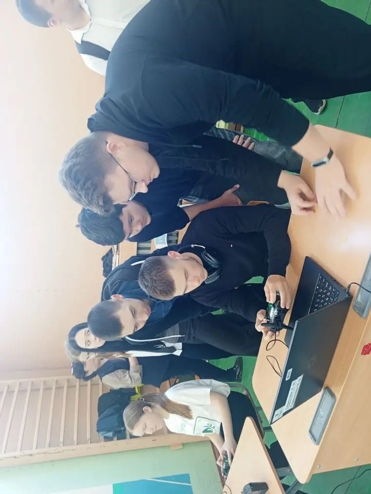 Миәкәлә “Дрон-рейсинг мәктәбе” проекты уңышлы эшләй