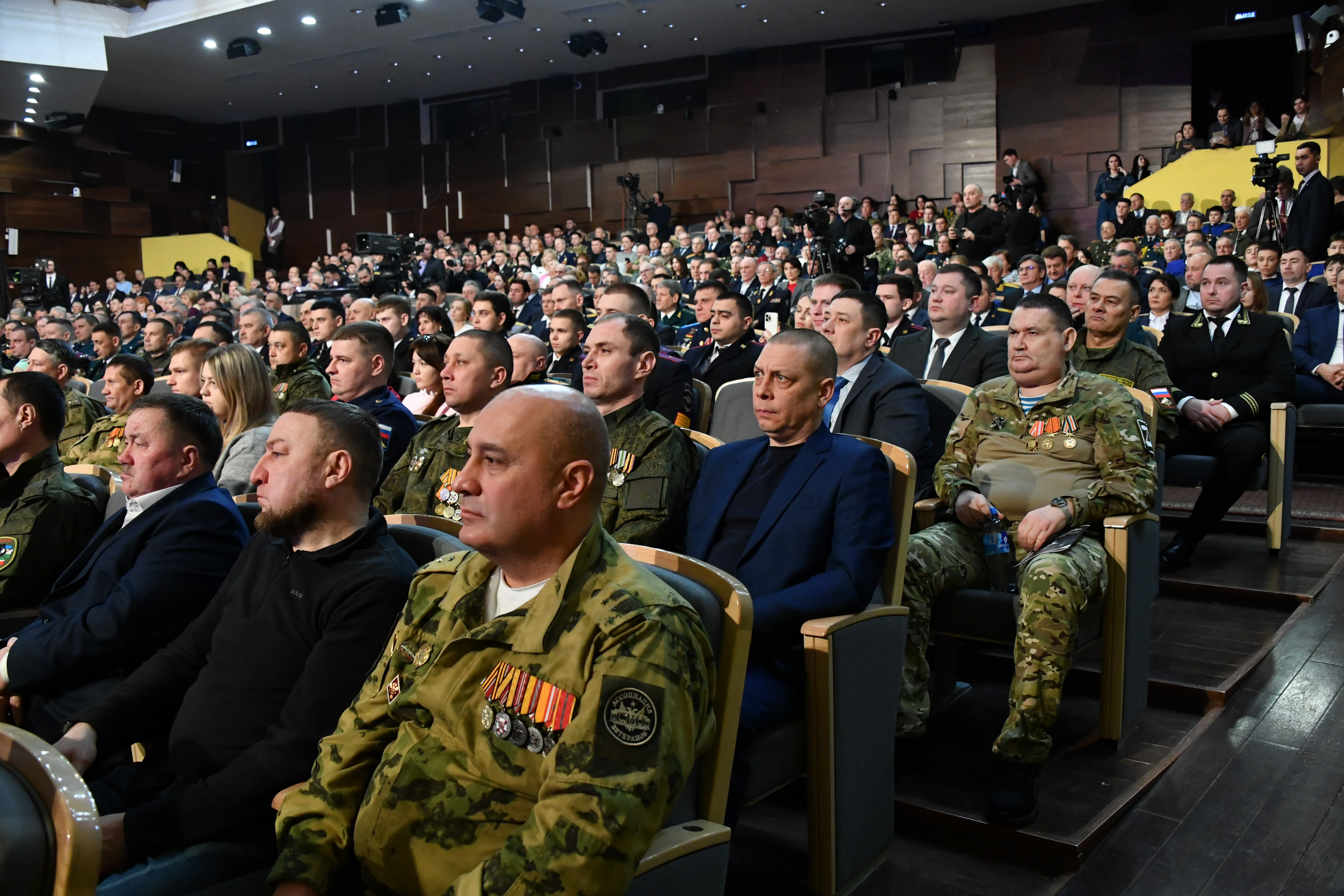 Һеҙ барҙа беҙ тыныс йоҡлайбыҙ!