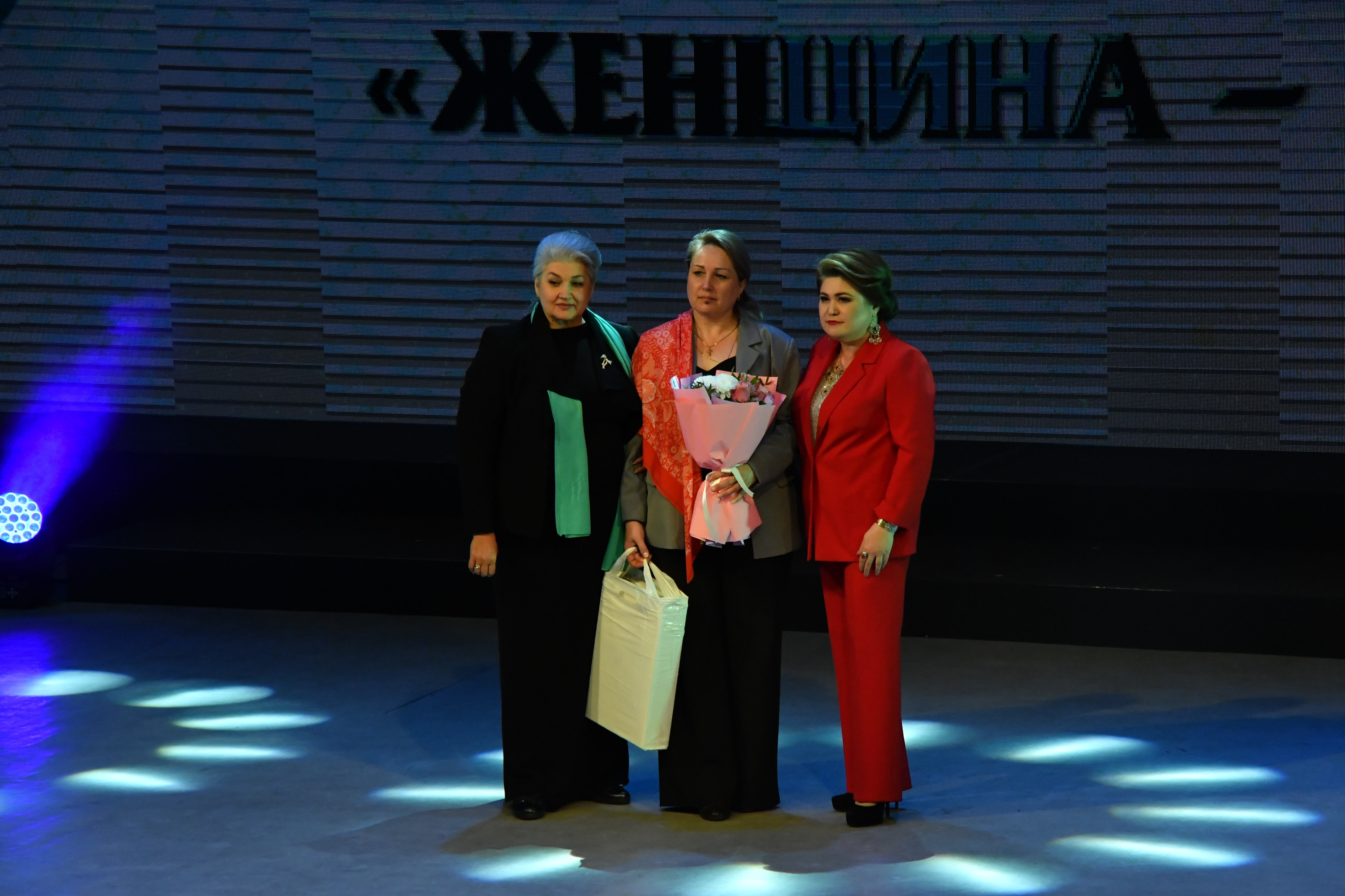 Иң әүҙем, уңған ҡатын-ҡыҙҙарҙы бүләкләнеләр