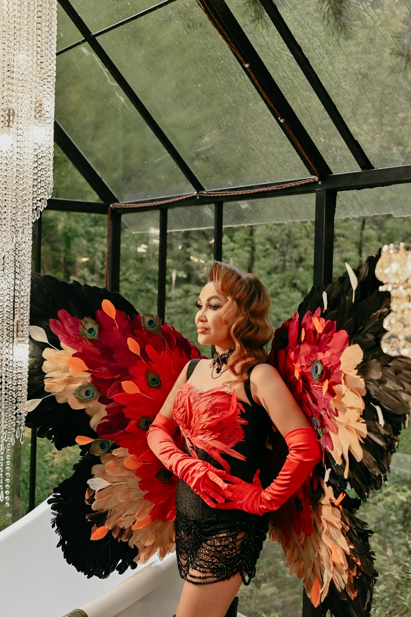 Йырсы Альбина Килдейәрованың сәхнә костюмдарын кем теккәнен беләһегеҙме?