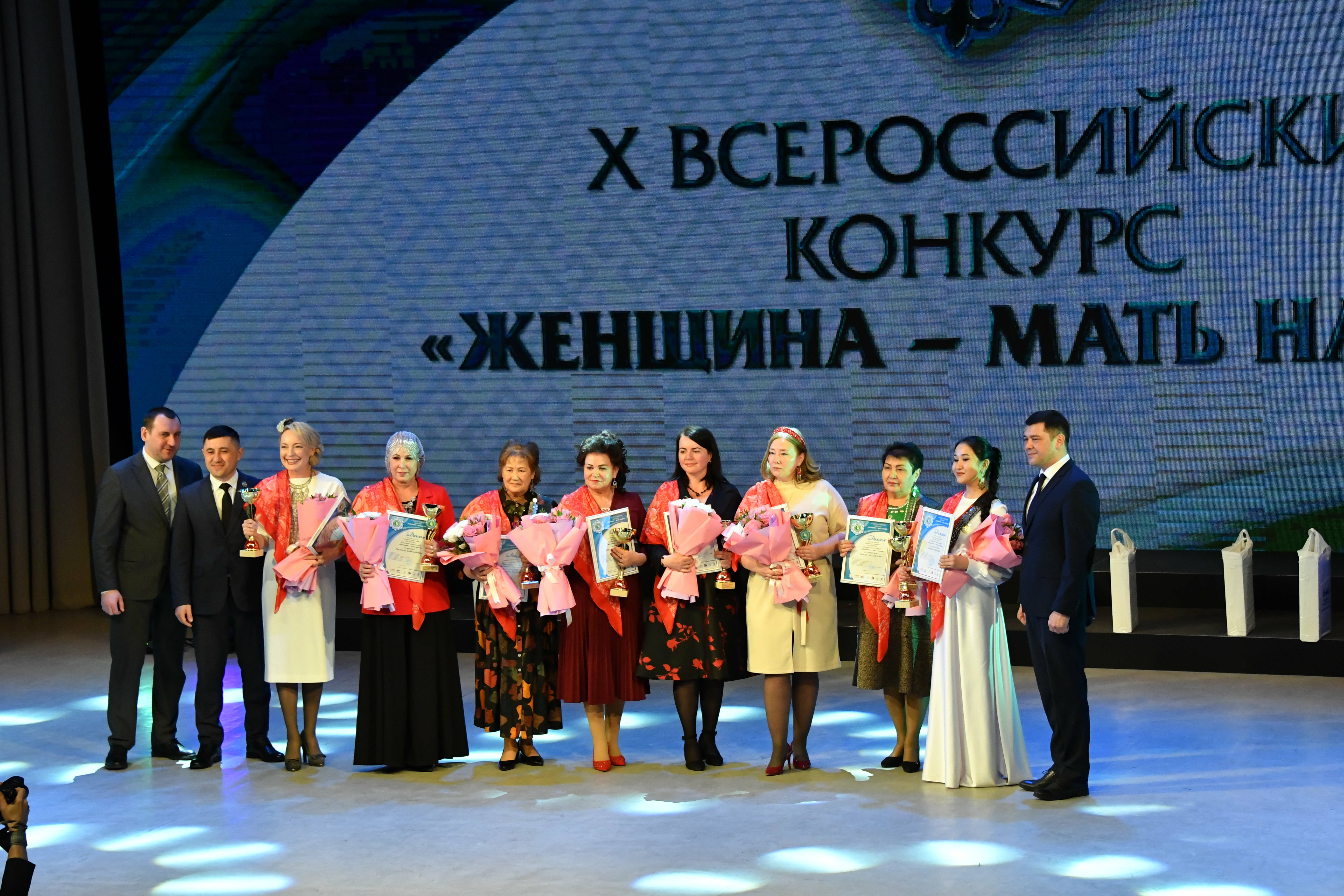 Иң әүҙем, уңған ҡатын-ҡыҙҙарҙы бүләкләнеләр