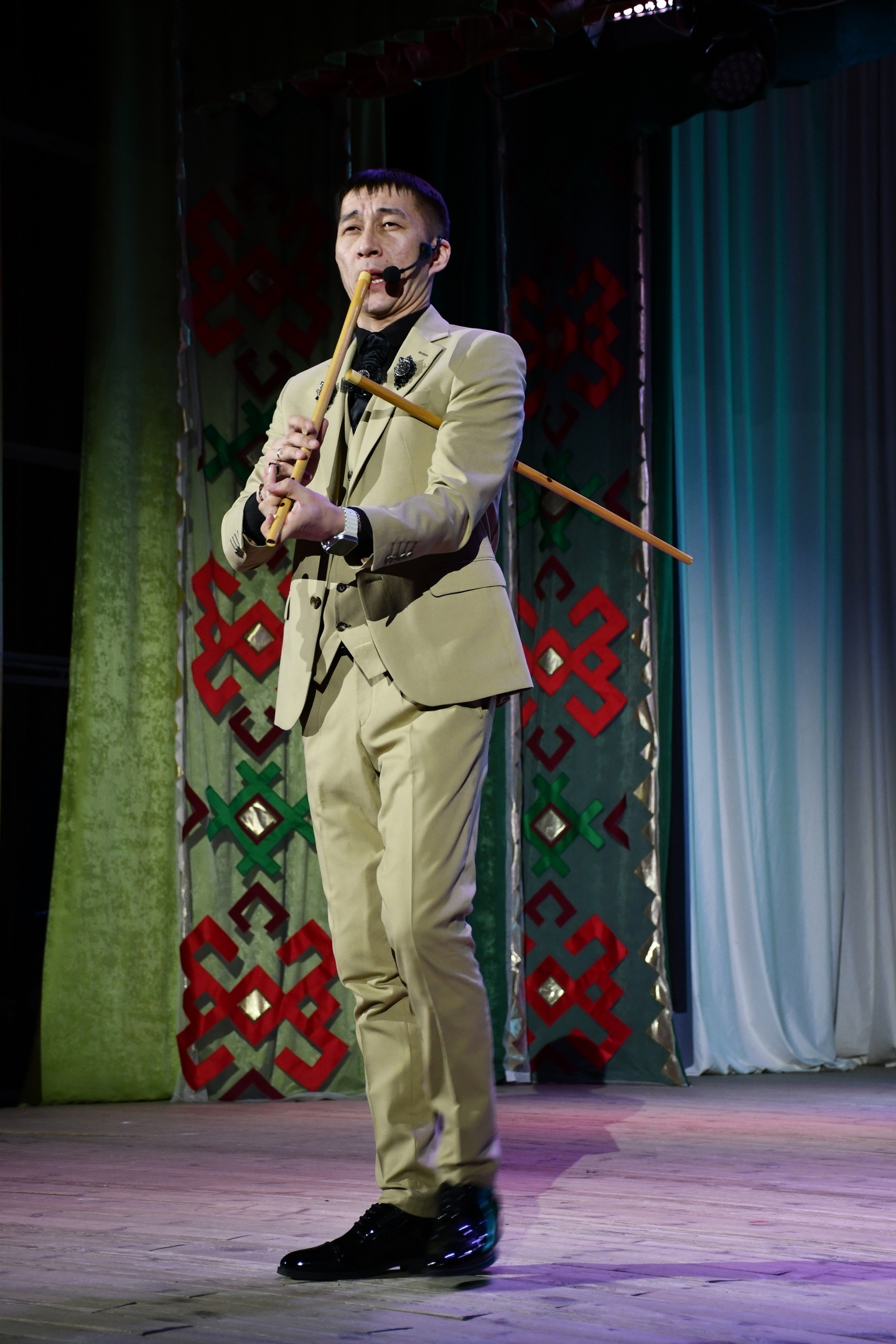 Раян Алтыншинға кем тай бүләк итте?