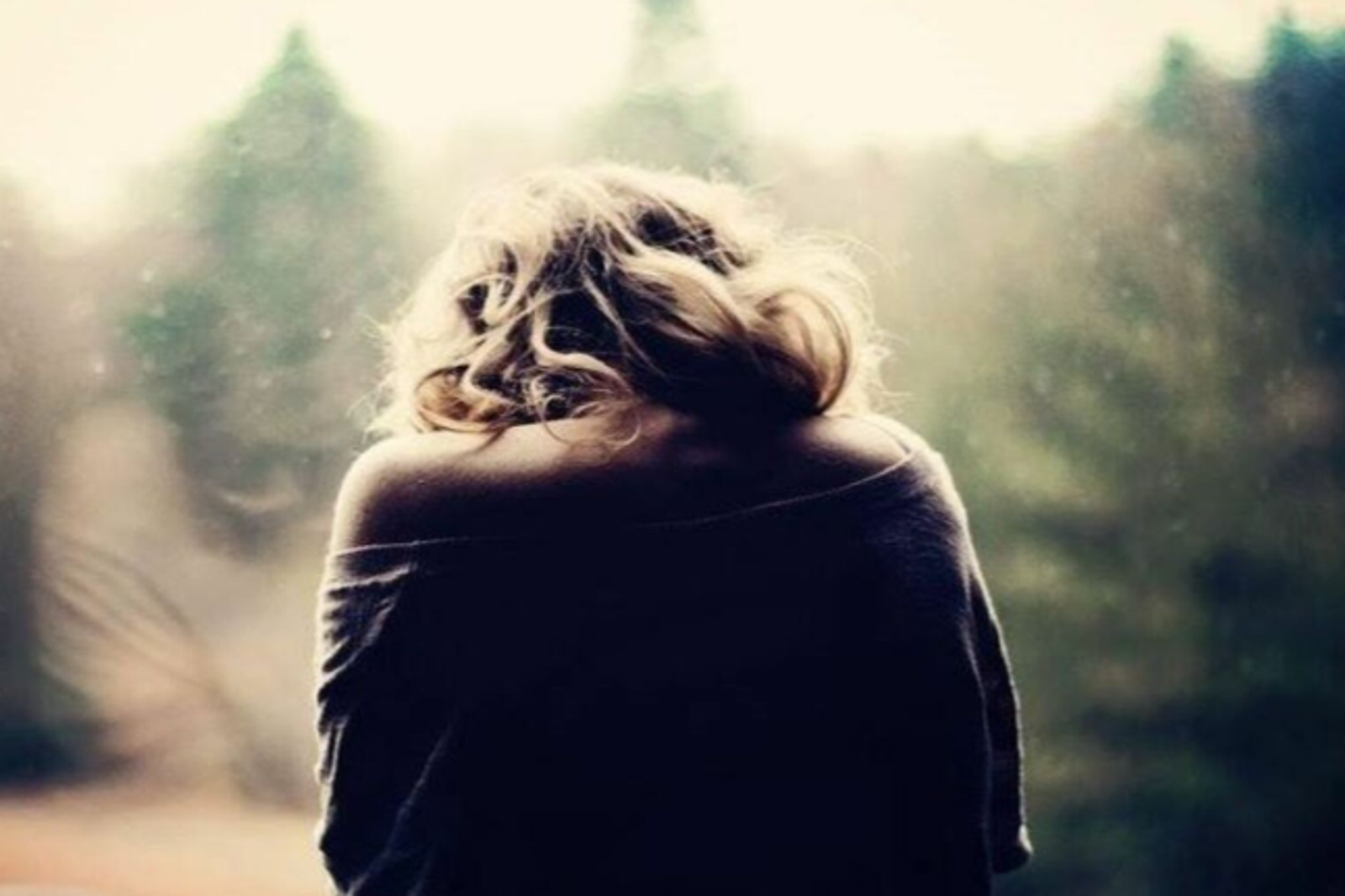 "Мин эстән генә яратып йөрөгән егет дуҫы менән таныштырҙы..."