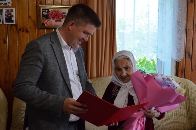 Гөлнәфисә инәй 100 йәшен билдәләй