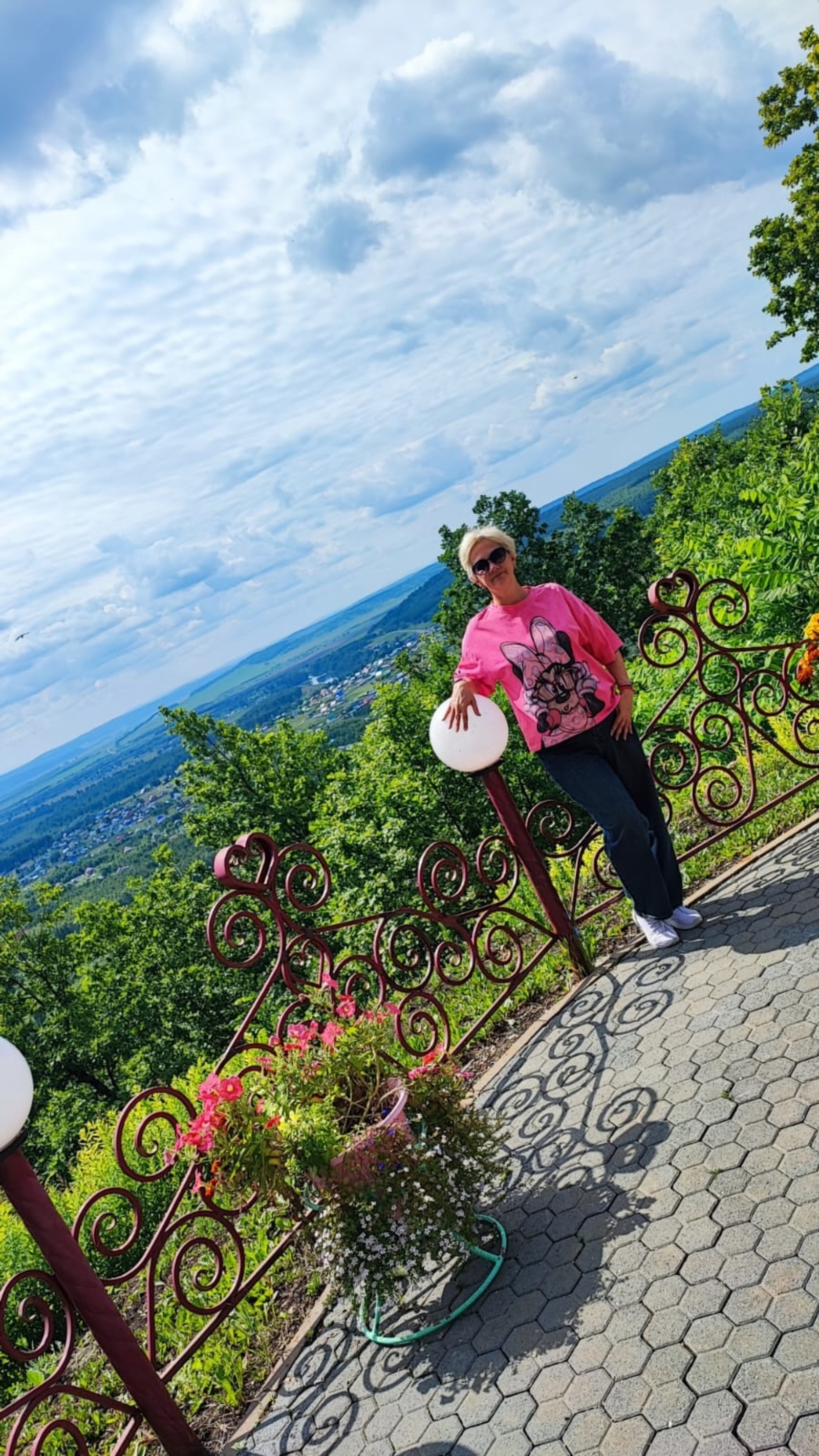 "Ялдар итә-итә менәм Янғантау баҫҡыстарын..."