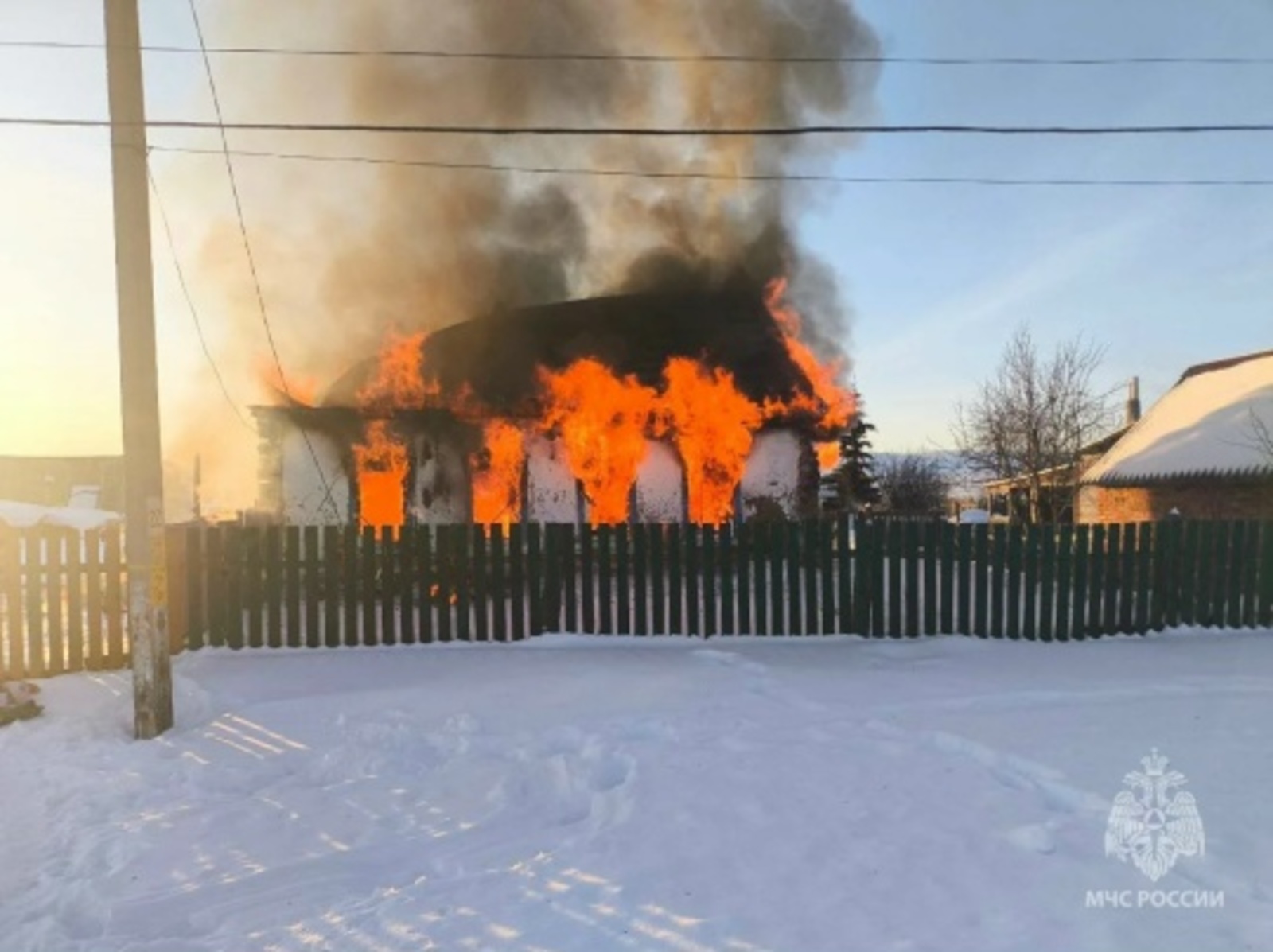 Ике ғаилә йортһоҙ ҡалды