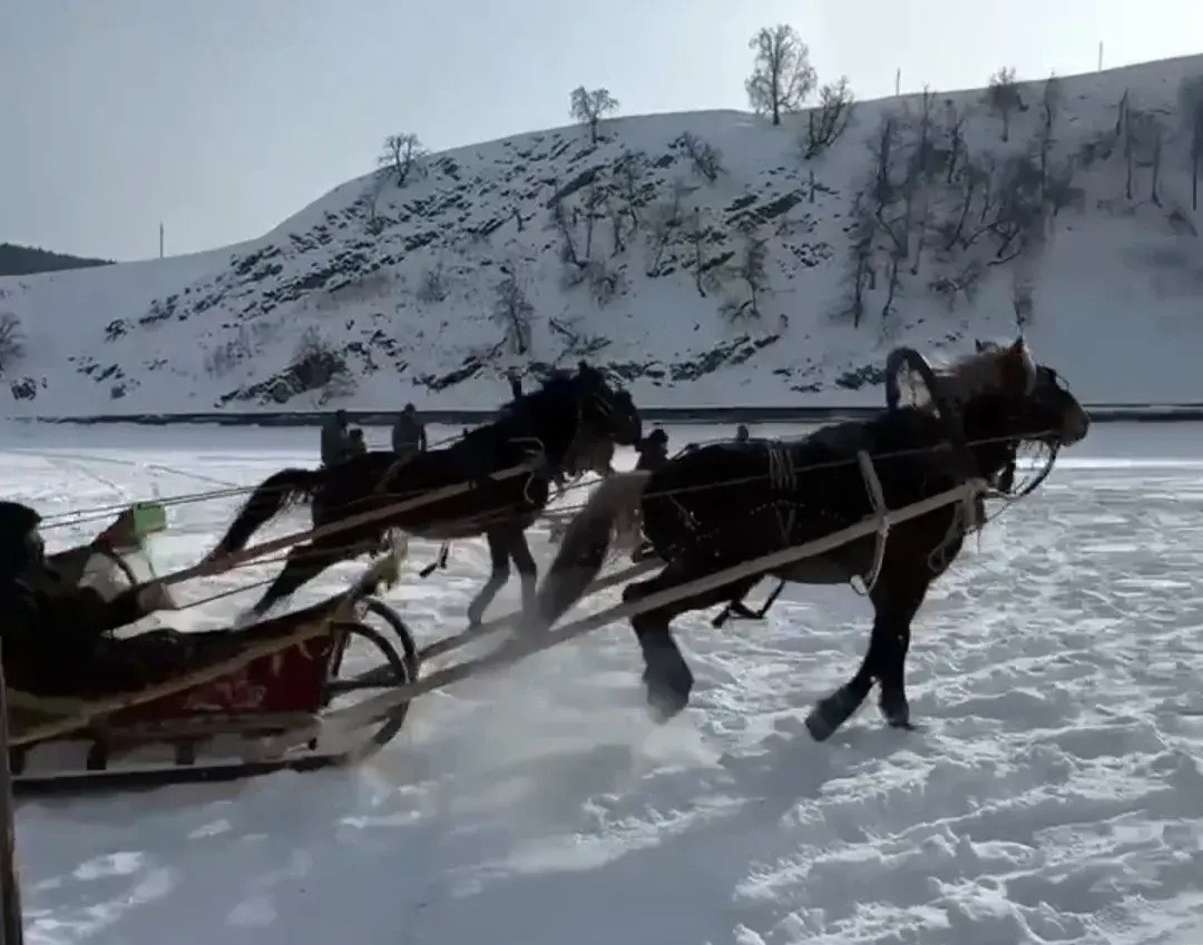 Иҫке монасиптар ат ярышы үткәрҙе