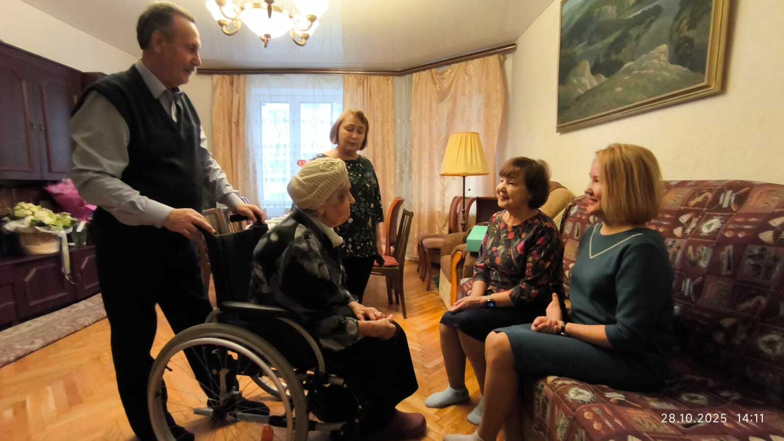 100 йәшлек хеҙмәткәребеҙҙе ҡотланыҡ