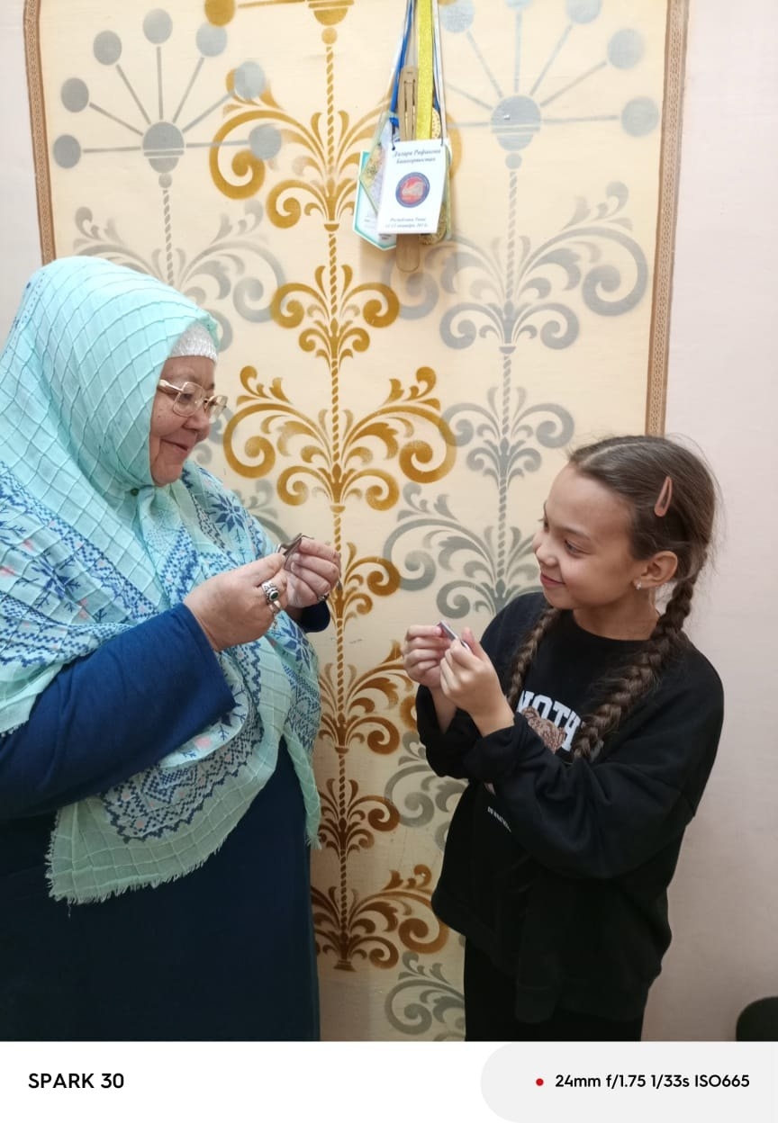 Оҫта ҡумыҙсы ла, хажиә лә, халыҡ дауалаусыһы ла