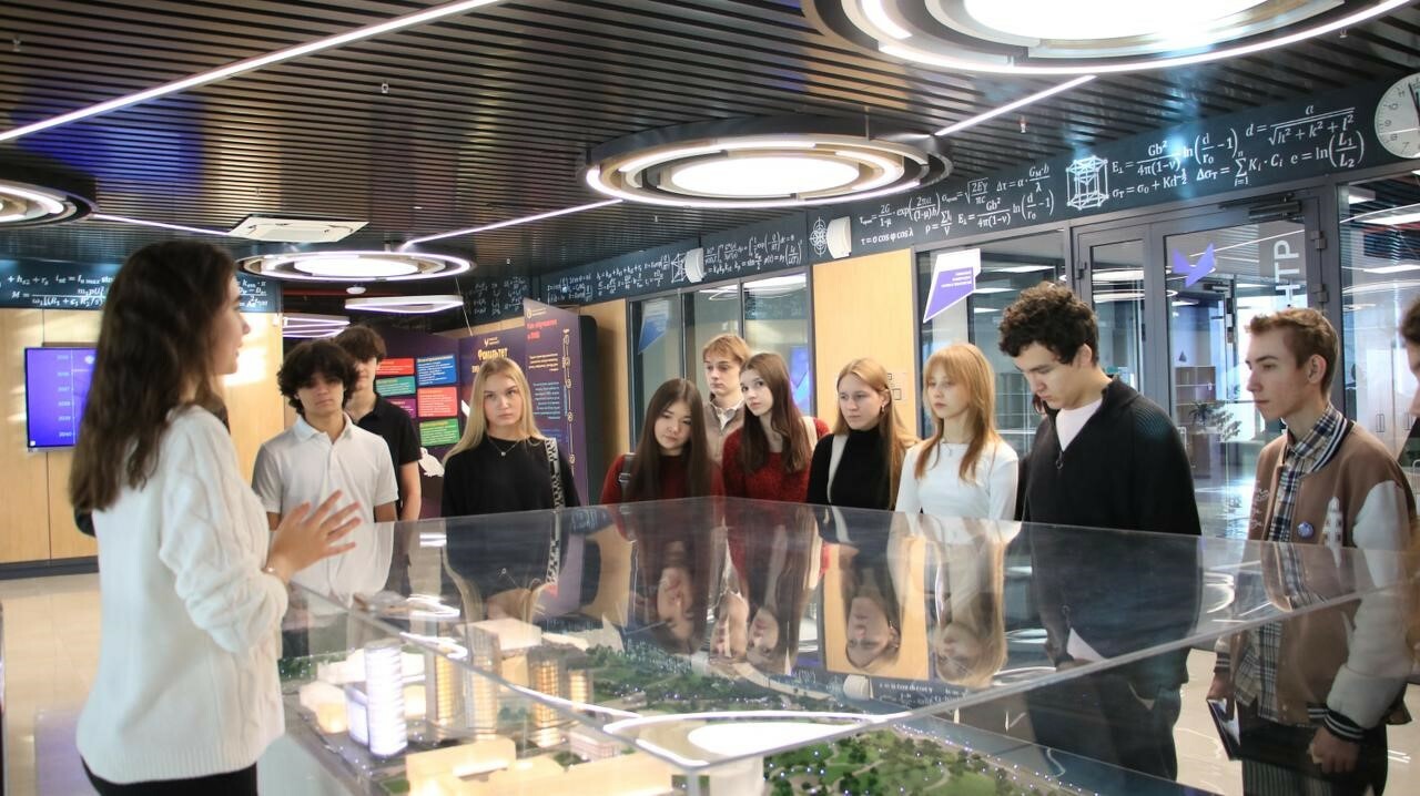 200-ҙән ашыу уҡыусы вуз-ара кампуста киләсәк фәне менән танышты