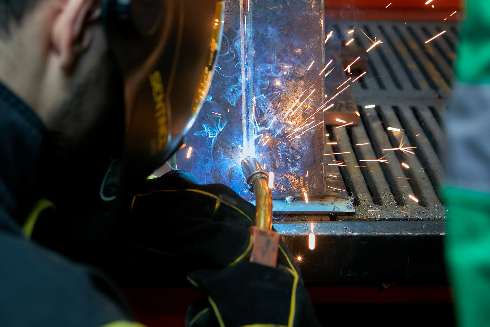 Өфөгә иретеп йәбештереүселәр йыйылды