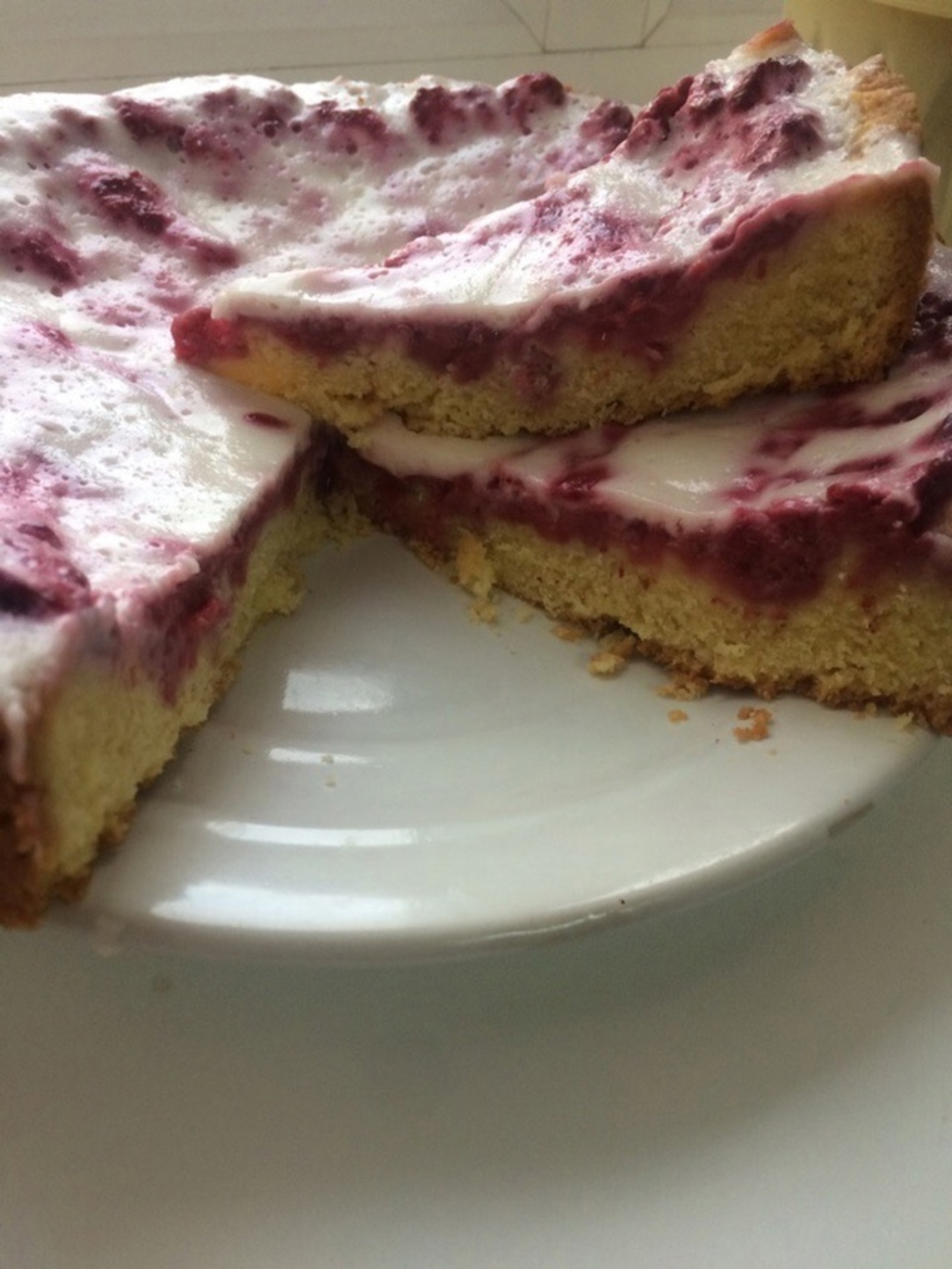 Еләк-емештән бик тәмле бәлеш