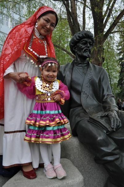 Диктант яҙырға кескәй Мәликә лә килде