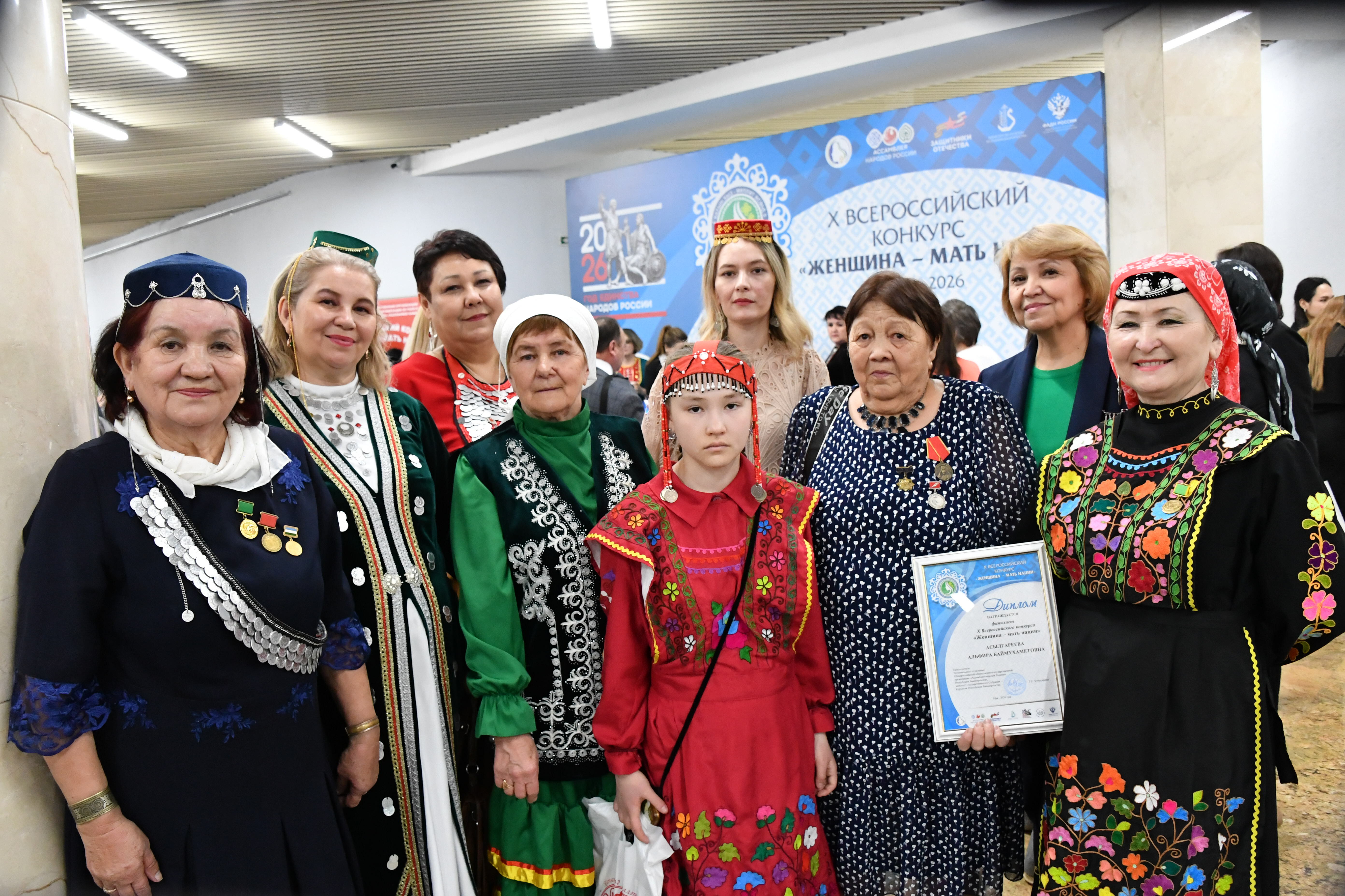 Иң әүҙем, уңған ҡатын-ҡыҙҙарҙы бүләкләнеләр