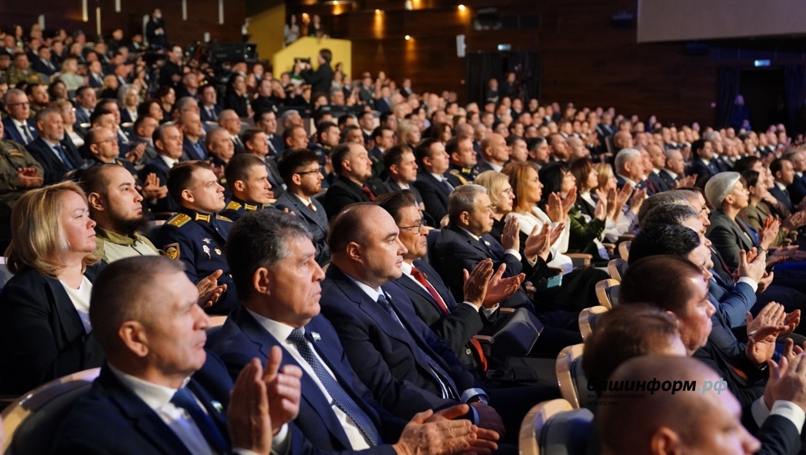 Алдынғы предприятиеларға - Шайморатов ордены