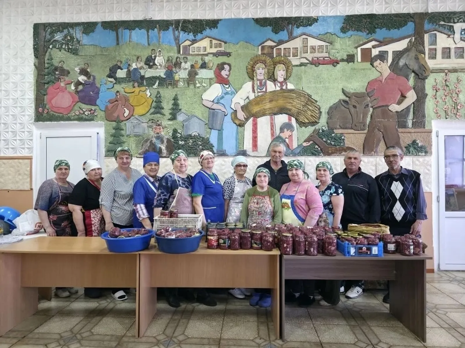 Яугирҙәргә - 200 банка быҡтырылған ит