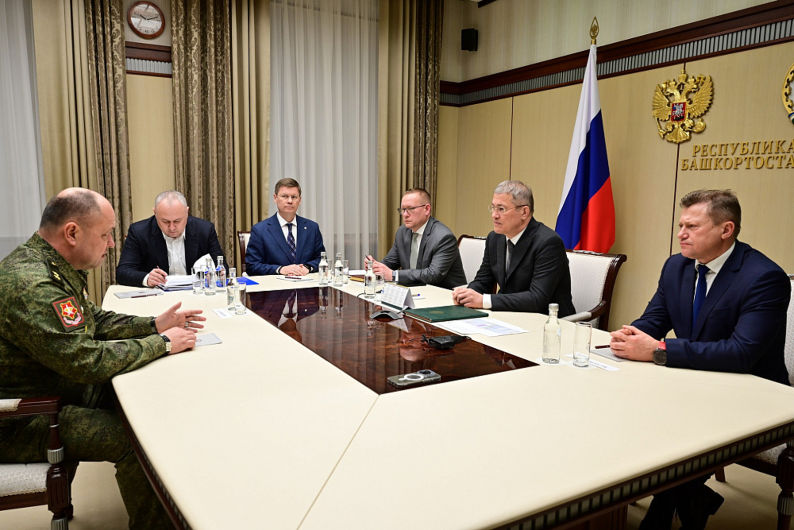 Дмитрий Овчаров менән осрашыу