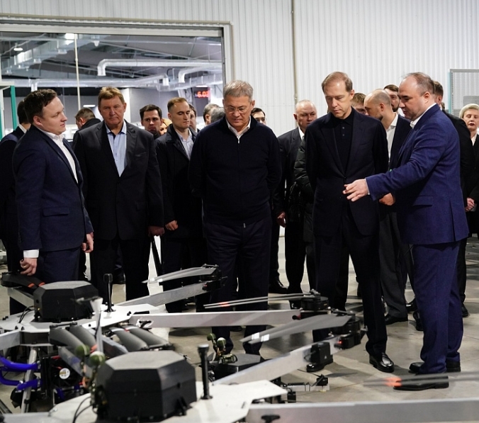 ‎Денис Мантуров төбәктәге алдынғы инновациялы сәнәғәт ойошмалары менән танышты