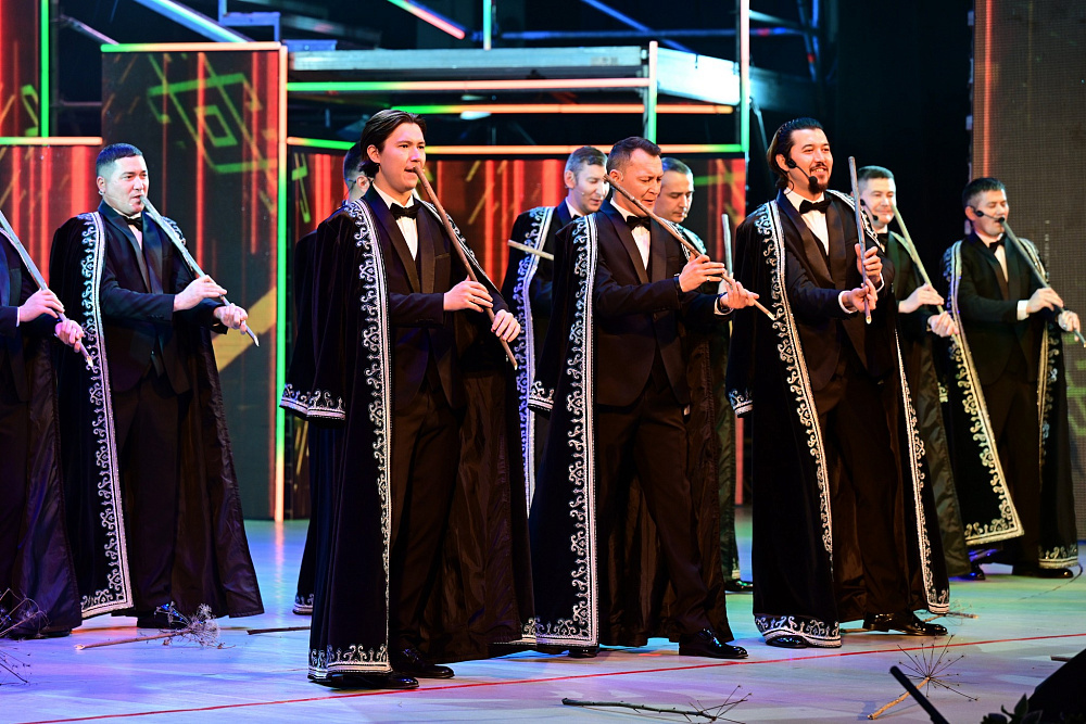 "Ҡурай көнө"ндә Радий Хәбиров Дәүләт ҡурайсылар ансамбленең концертында булды