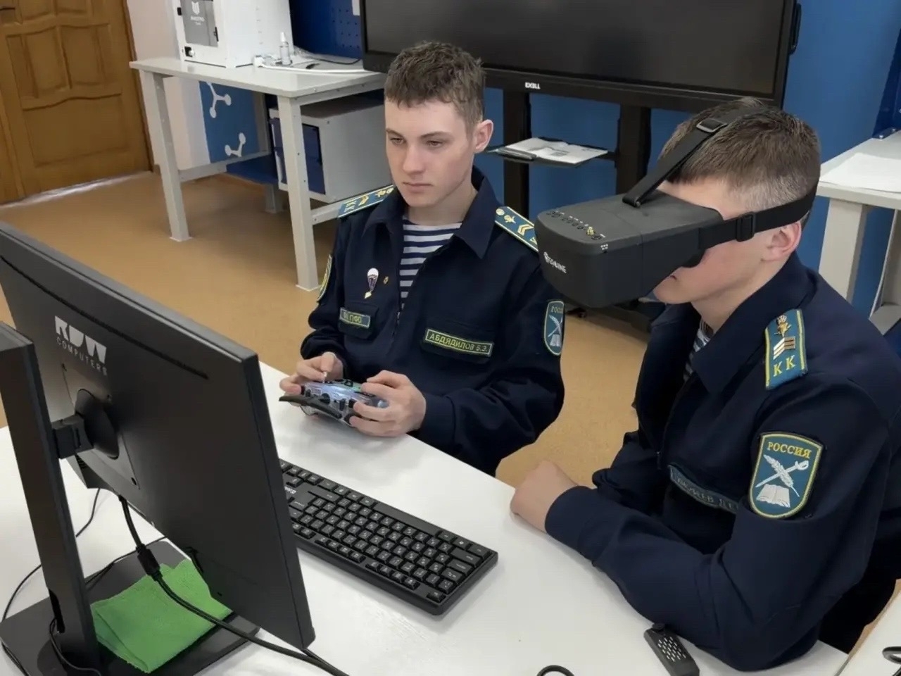 Кадеттар пилотһыҙ авиация системаларын өйрәнә