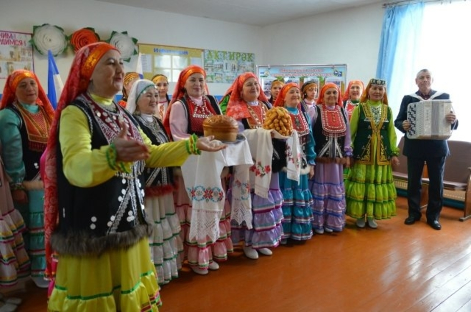 Сәмле халыҡ йәшәй Ҡужбахтыла...