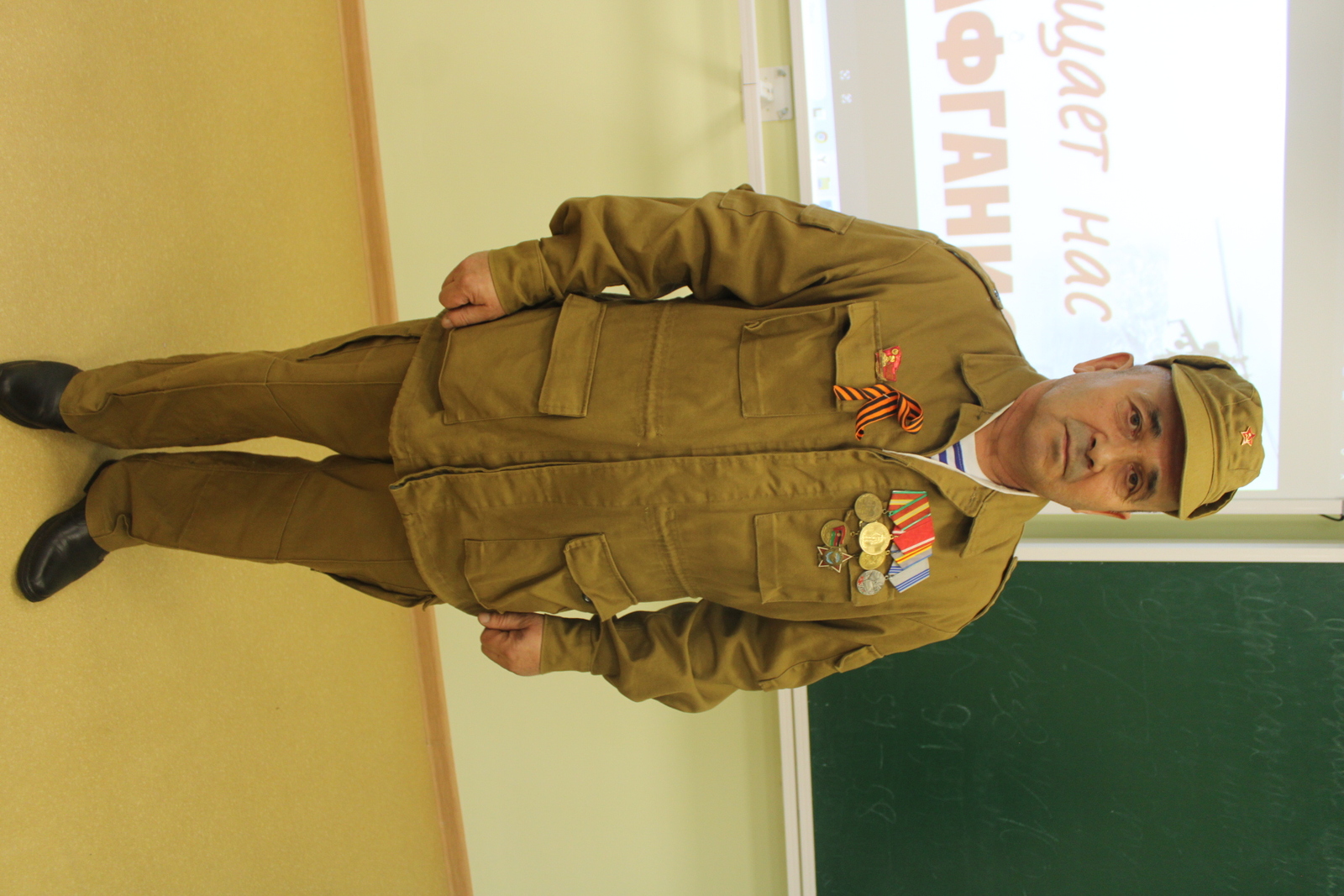 Мәктәп йылдарынан Афғанстанда хеҙмәт итергә хыяллана