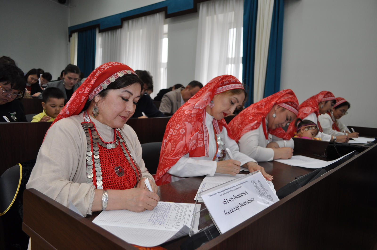 Диктант яҙырға кескәй Мәликә лә килде