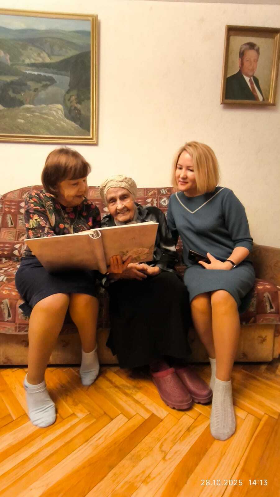 100 йәшлек хеҙмәткәребеҙҙе ҡотланыҡ