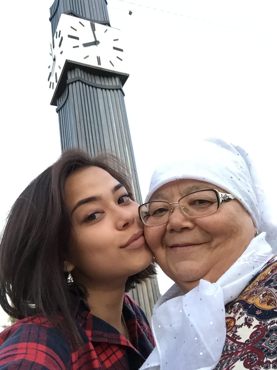 Оҫта ҡумыҙсы ла, хажиә лә, халыҡ дауалаусыһы ла