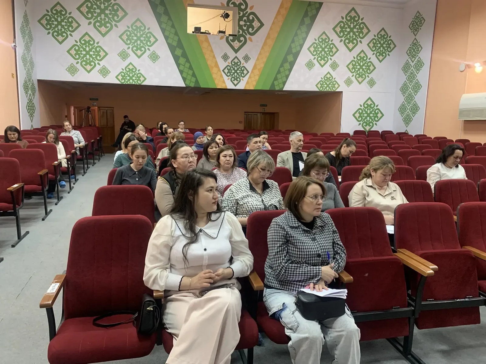 Йәмәғәт палатаһы урындағы халыҡты йыя