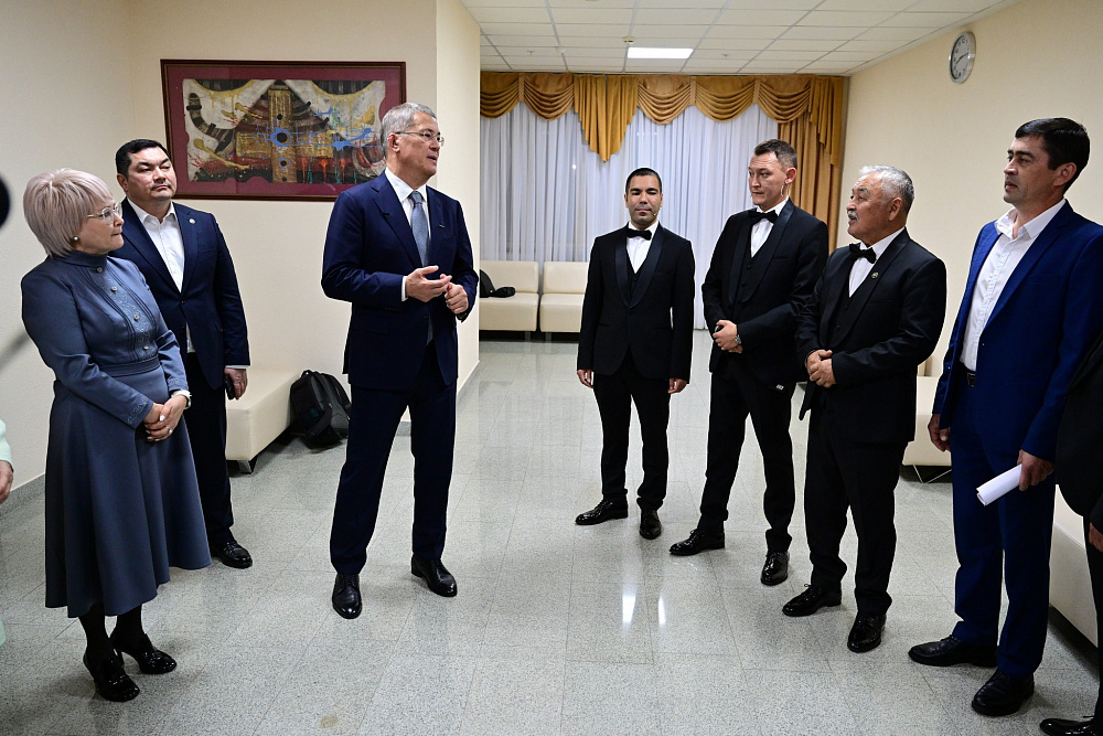 "Ҡурай көнө"ндә Радий Хәбиров Дәүләт ҡурайсылар ансамбленең концертында булды