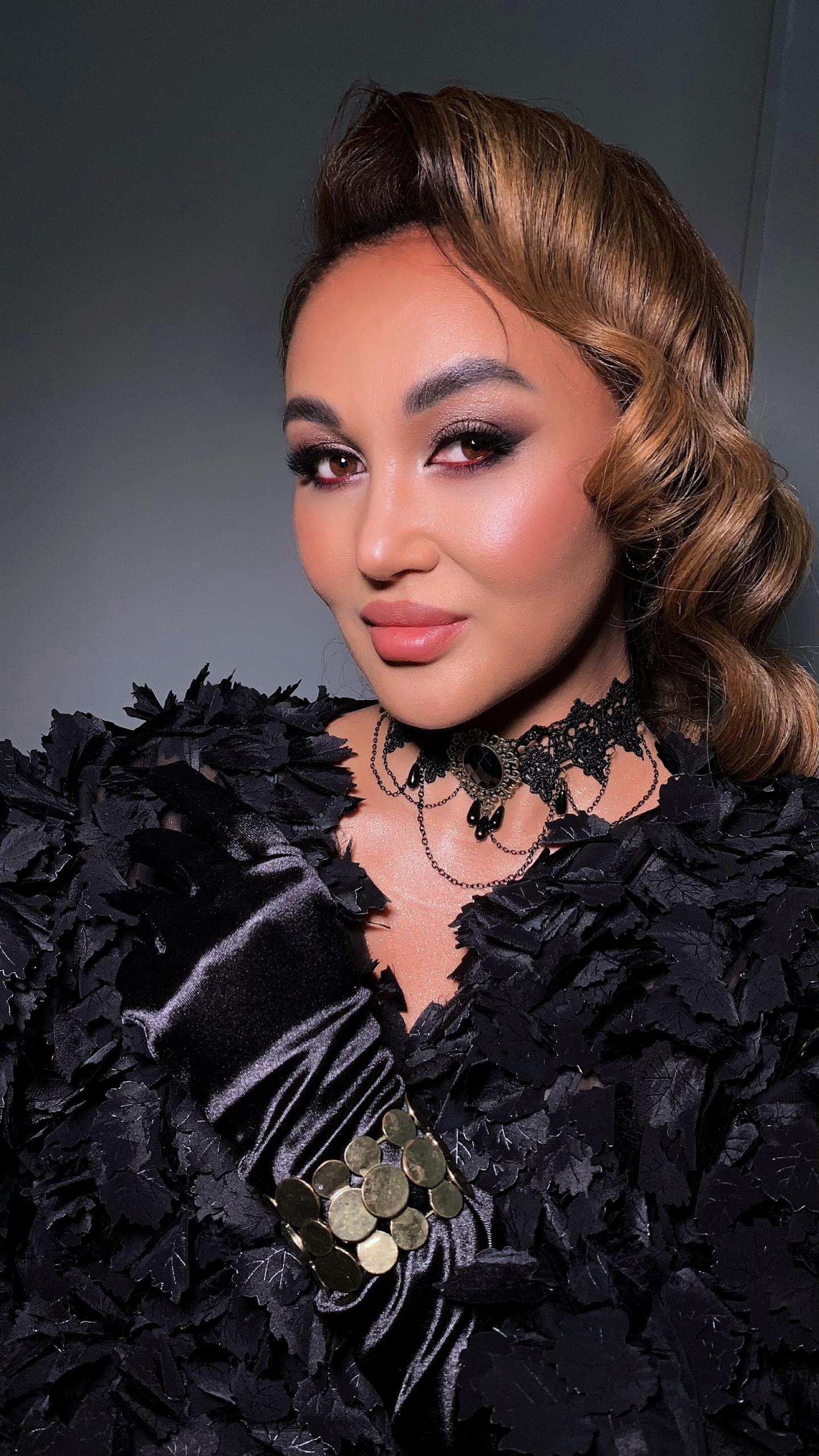 Йырсы Альбина Килдейәрованың сәхнә костюмдарын кем теккәнен беләһегеҙме?