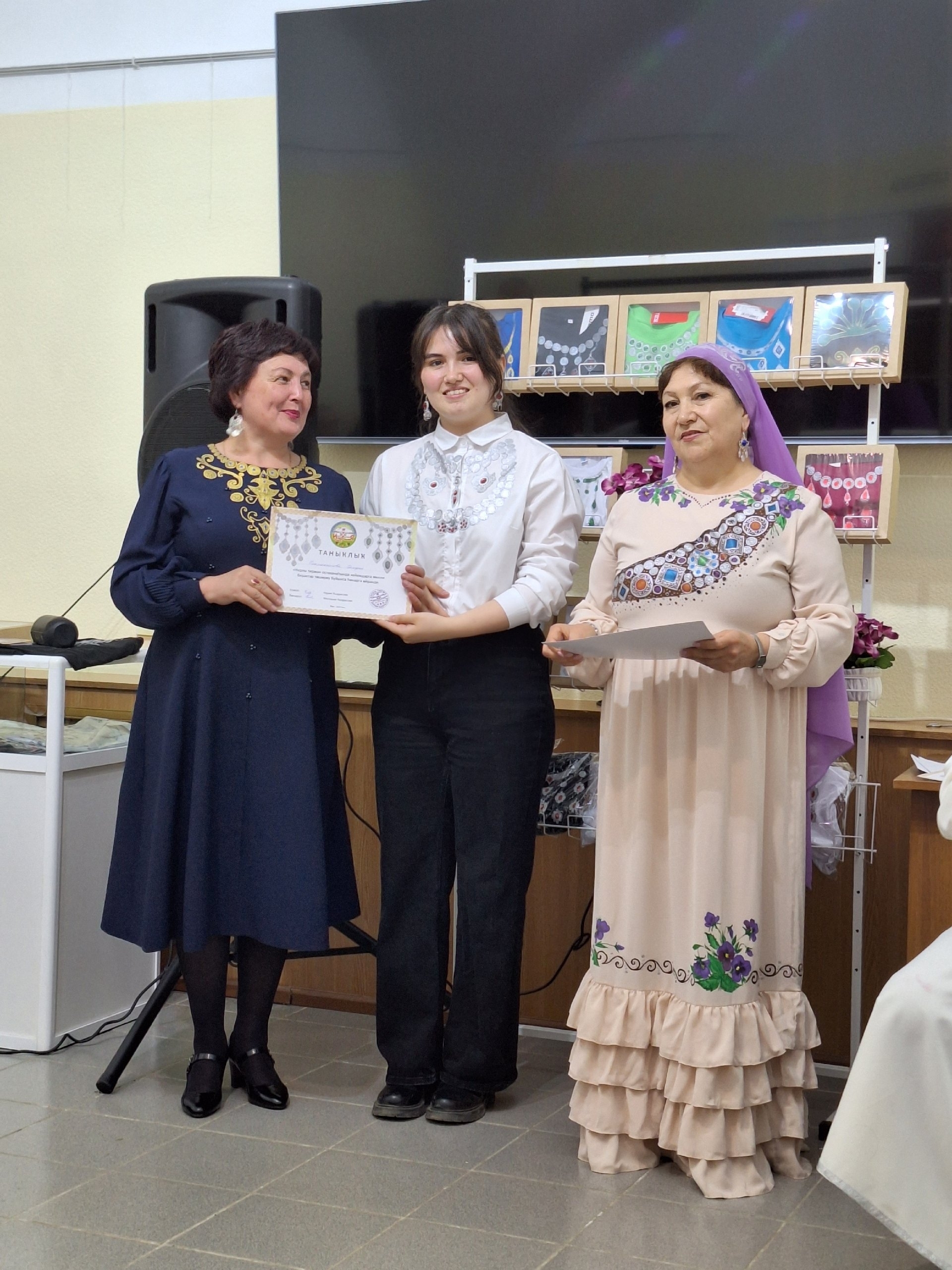 “Нурлы тирмә” нур өләшә