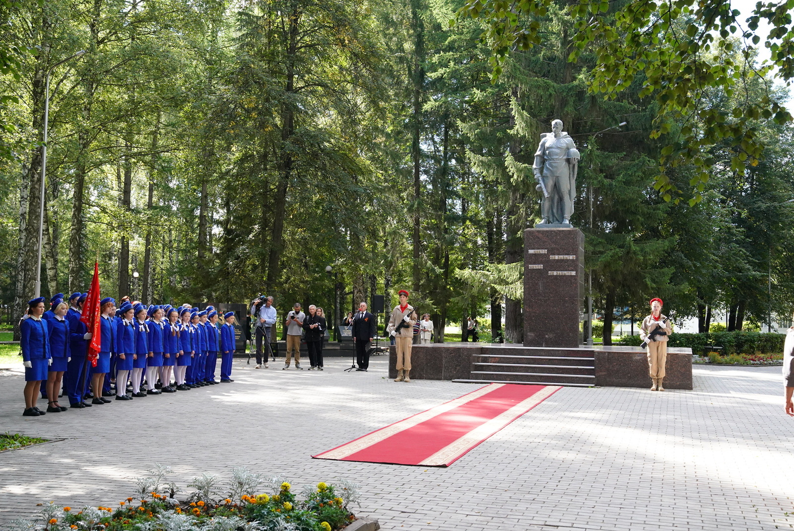 Бөрөлә Радий Хәбиров сәскә һалды