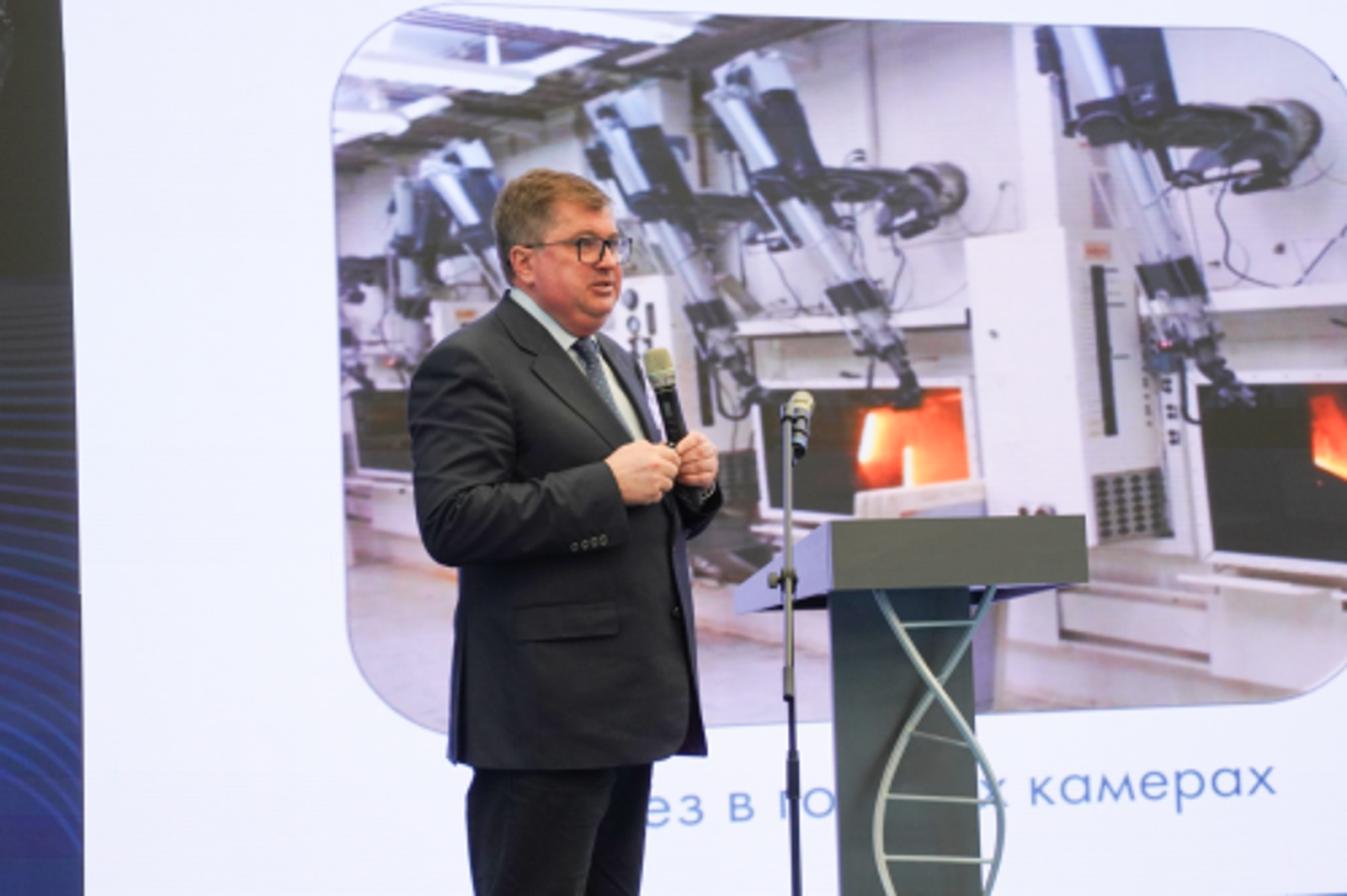 С. Калмыков Өфөнөң вуз-ара кампусында ядро энергетикаһы тураһында лекция уҡыны