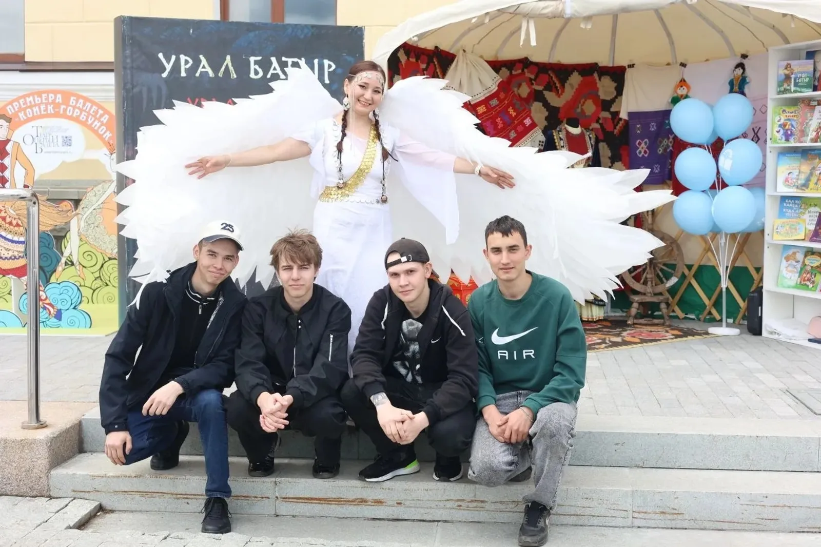 Автомобиль сәнәғәтенең буласаҡ оҫталары ла китап уҡырға ярата