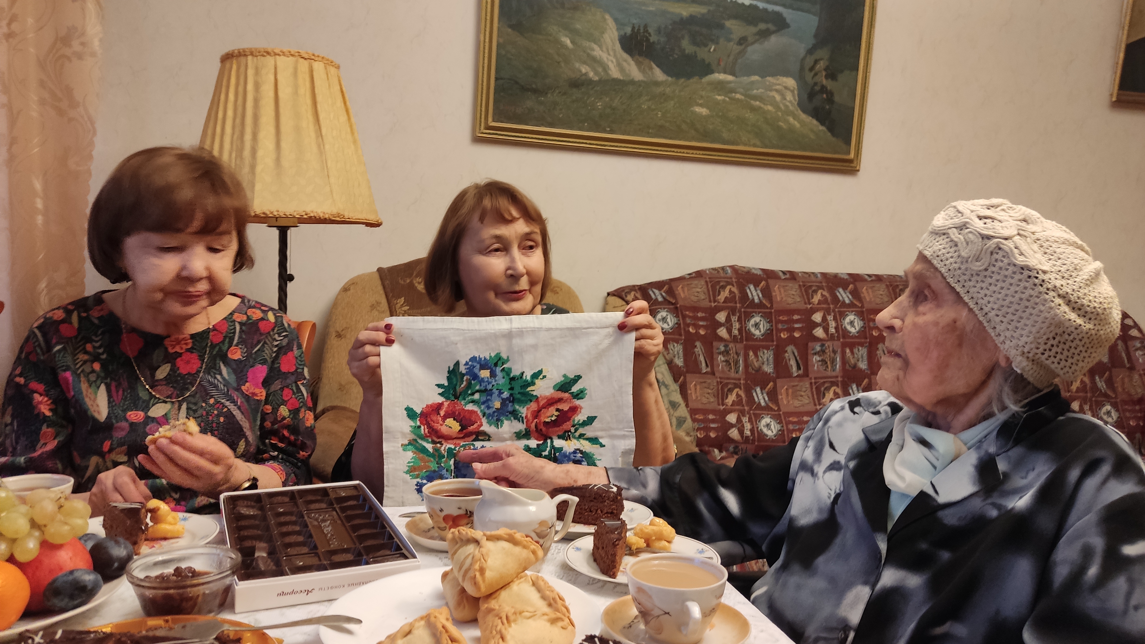 100 йәшлек хеҙмәткәребеҙҙе ҡотланыҡ